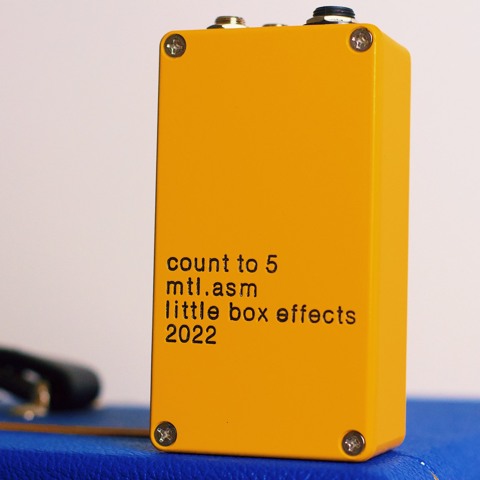 Montreal Assembly Count to 5 - LBE Exclusive Yellow | Little Box 